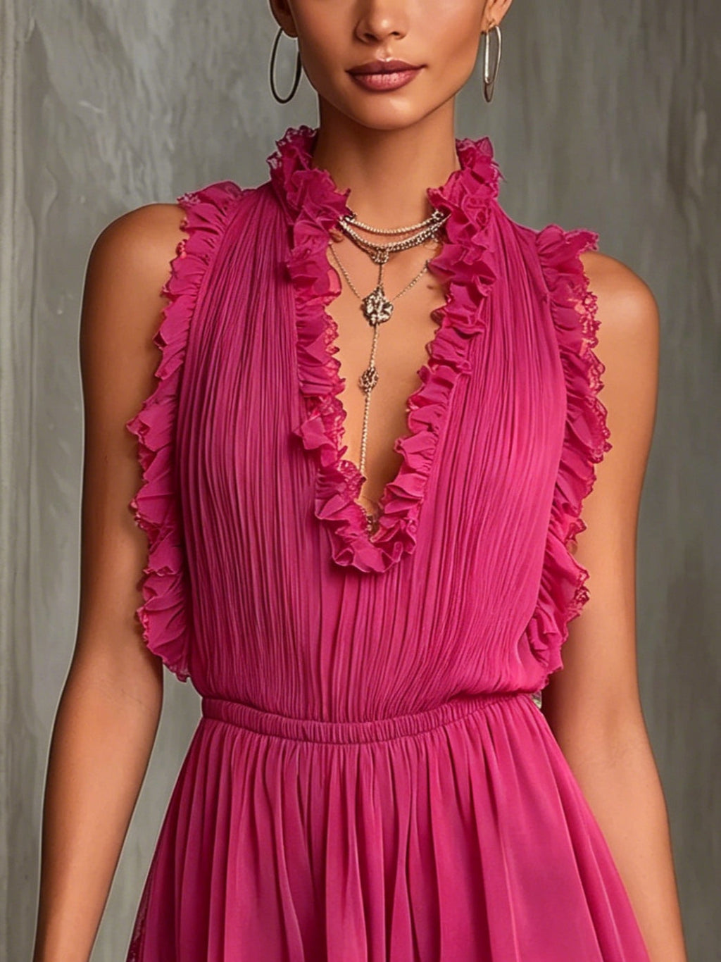 Robe salopette plissée en mousseline avec dentelle et volants fuchsia