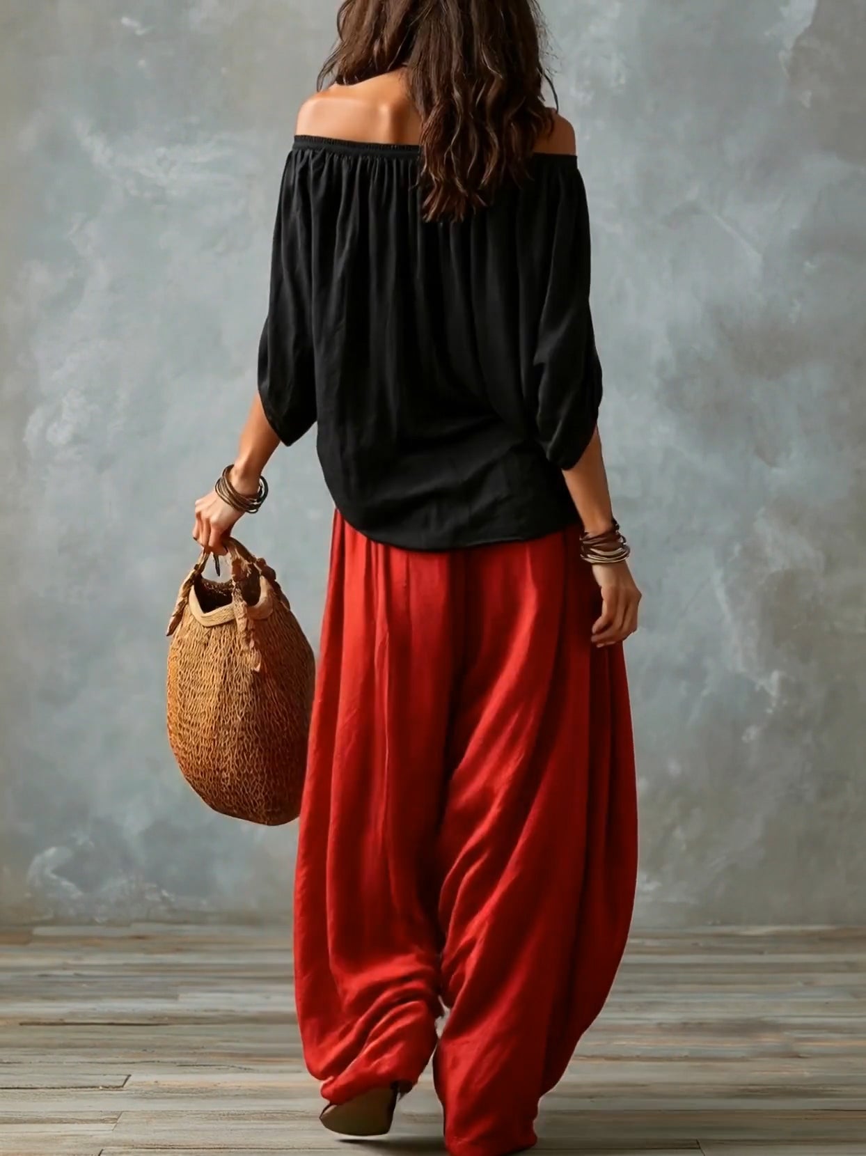 Mara — Robe épaules dénudées noire et rouge