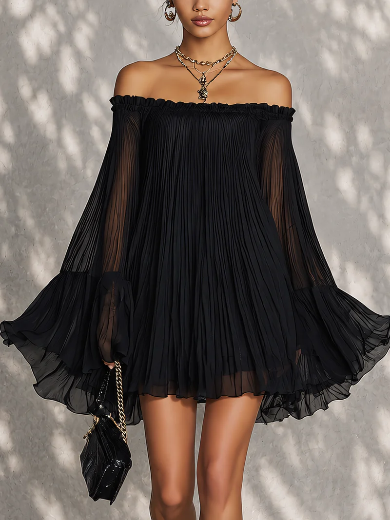 Mini-robe noire avec épaules dénudées et manches à volants